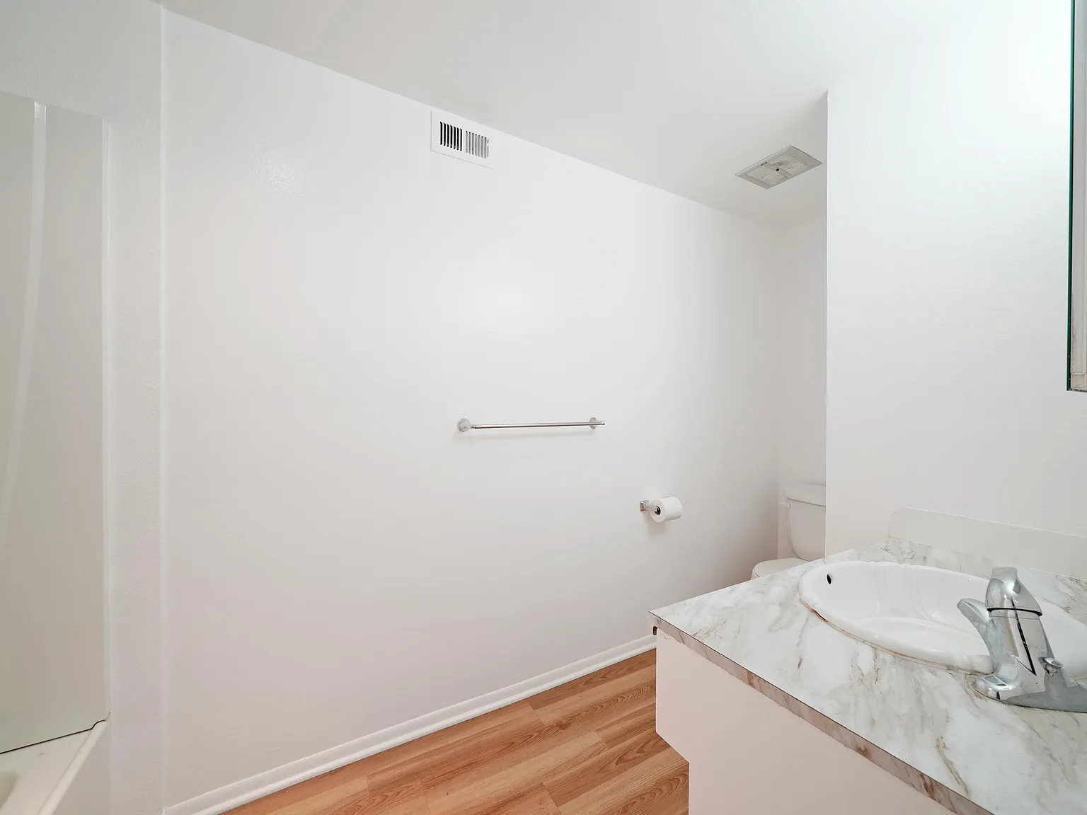 2 bed, 1.5 bath, 1011 sqft, $2,600 — Photo 1