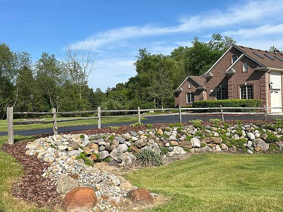 2nd image of 901 Jack Pine Dr