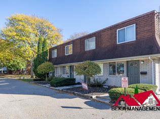 933 Dewey St, Pontiac, MI 48340