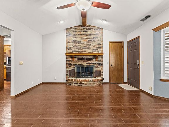 4th image of 1800 Sandstone Ave