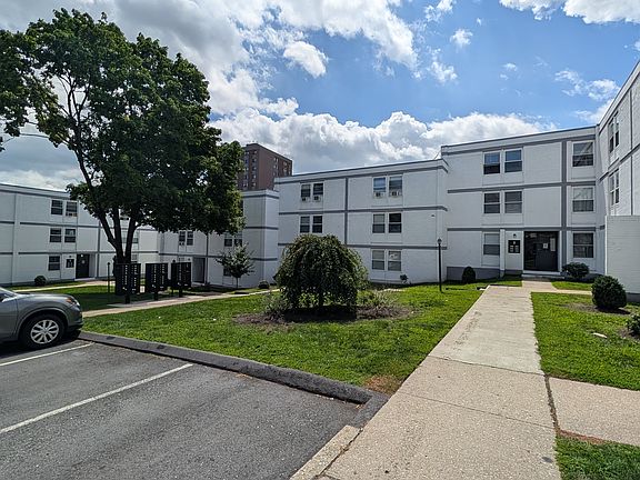 5th image of 100 Park Pl #109
