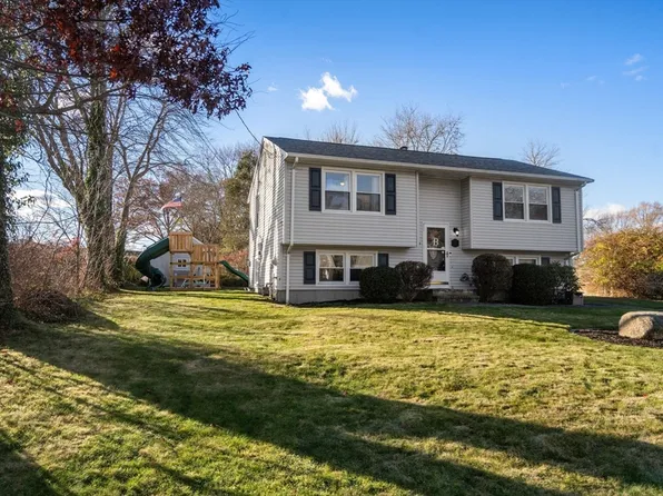 319 Northwest St, Acushnet, MA 02743