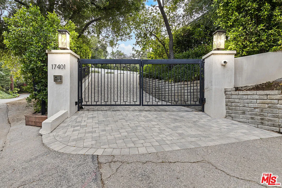 6 bed, 6.5 bath, 5400 sqft, $24,000 — Photo 2