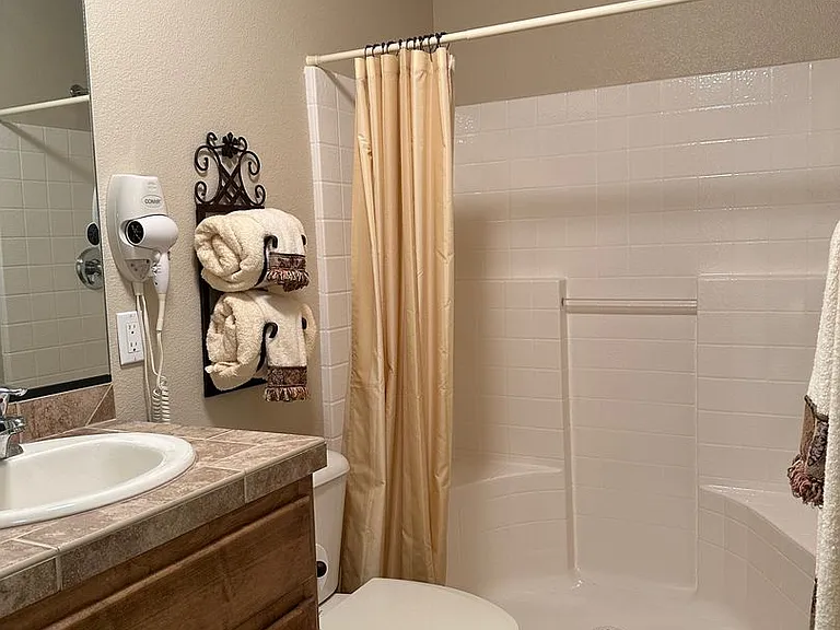 1840 Laramie Dr — Photo 25