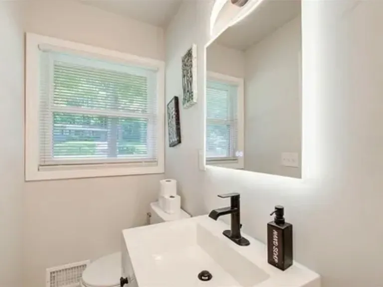628 Skipper Dr NW — Photo 3