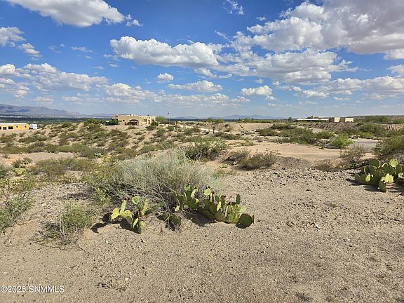 5th image of 749 Lark Spur Way