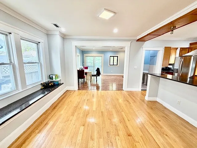 64 Robertson St — Photo 4