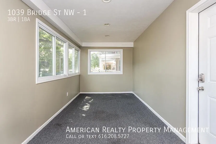 1039 Bridge St NW — Photo 2