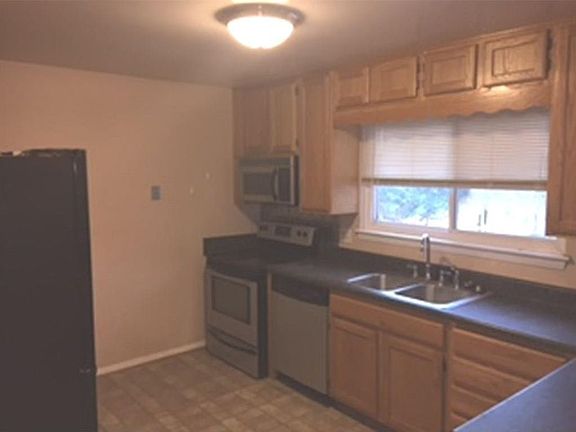5th image of 482 Barcelona Ln