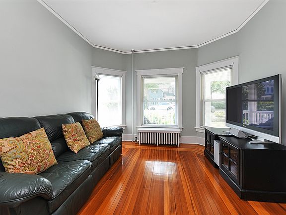 2nd image of 112 Ivy St