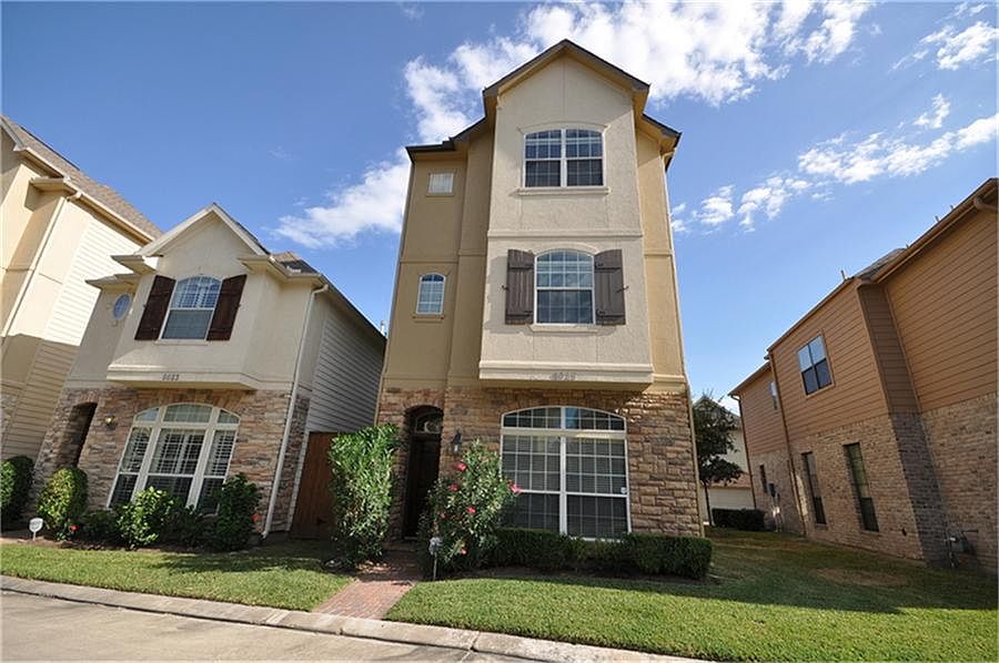 1st image of 9025 Creekstone Lake Dr