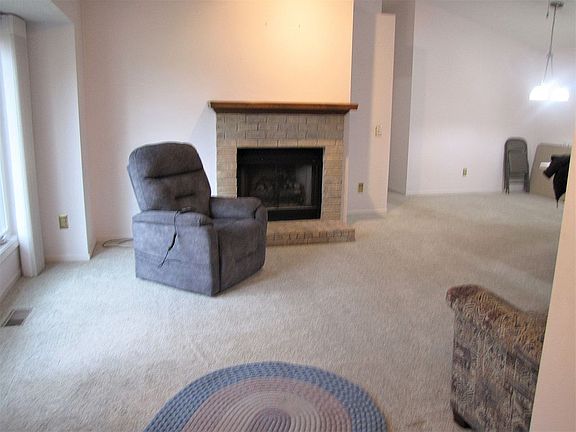 Living room, gas fireplace