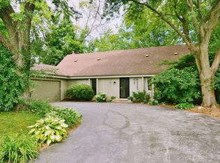 N22W22285 Meadowood Ct, Waukesha, WI 53186