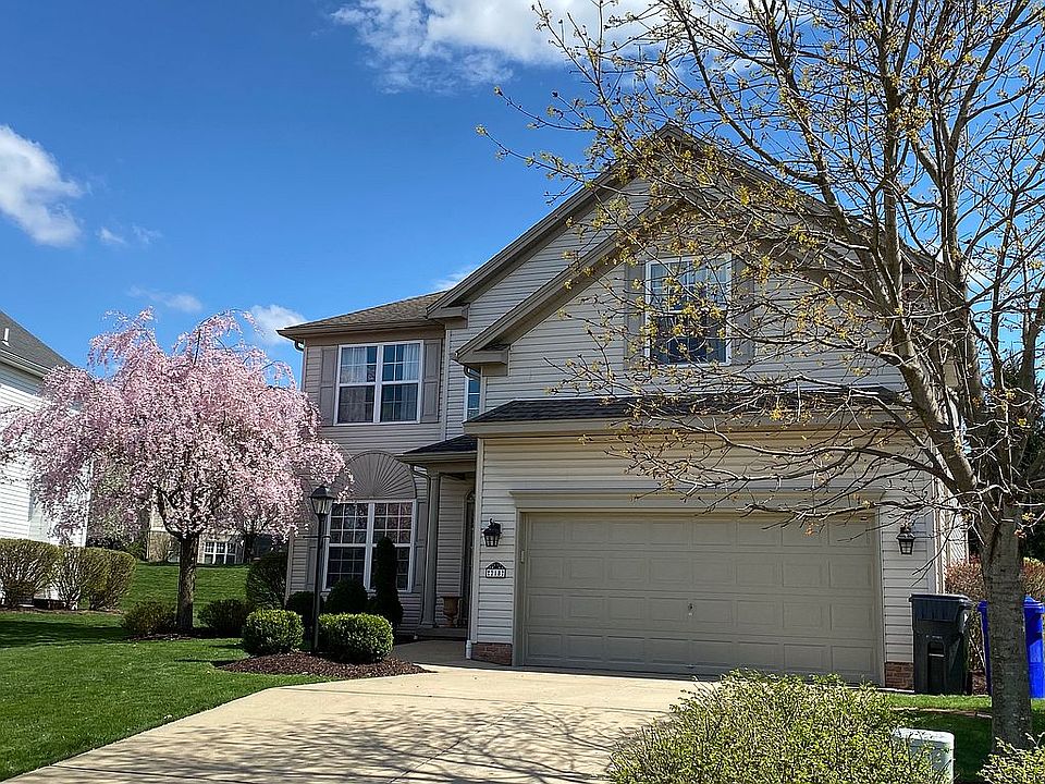 1st image of 218 W Vanderbilt Dr