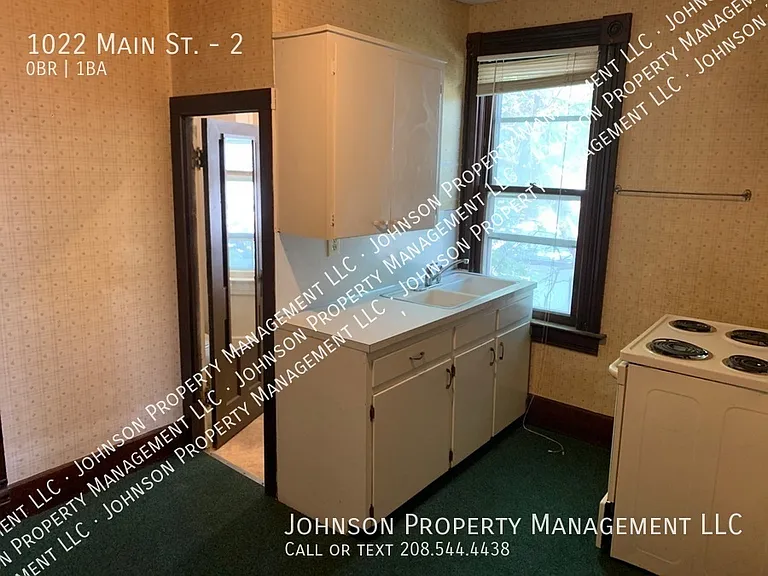 1022 Main St #2 — Photo 2