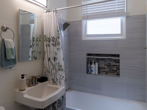 5th image of 2840 E 6th St #1