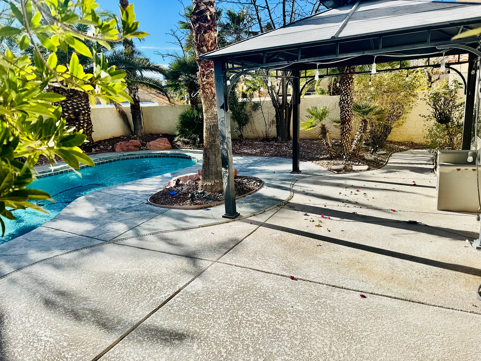1828 Derbyshire Dr — Photo 4