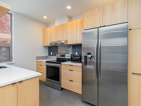 5th image of 426 26th Ave S #A