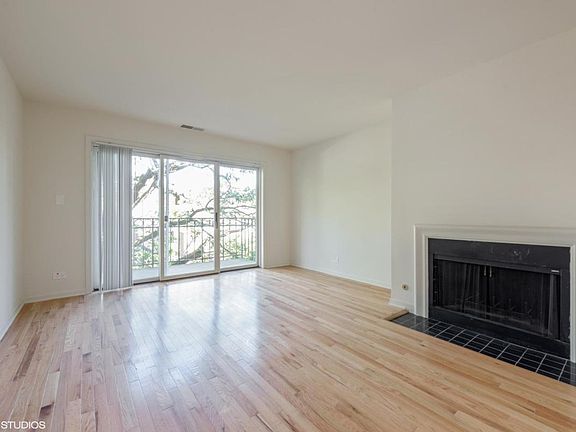 2nd image of 1700 Hinman Ave #D