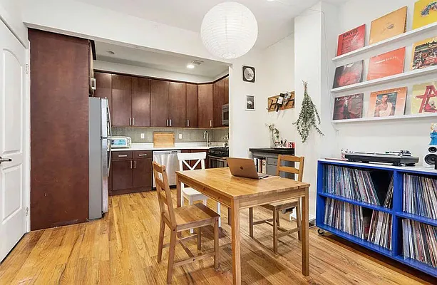 Rented by Friedman Mayer, LREB | media 3