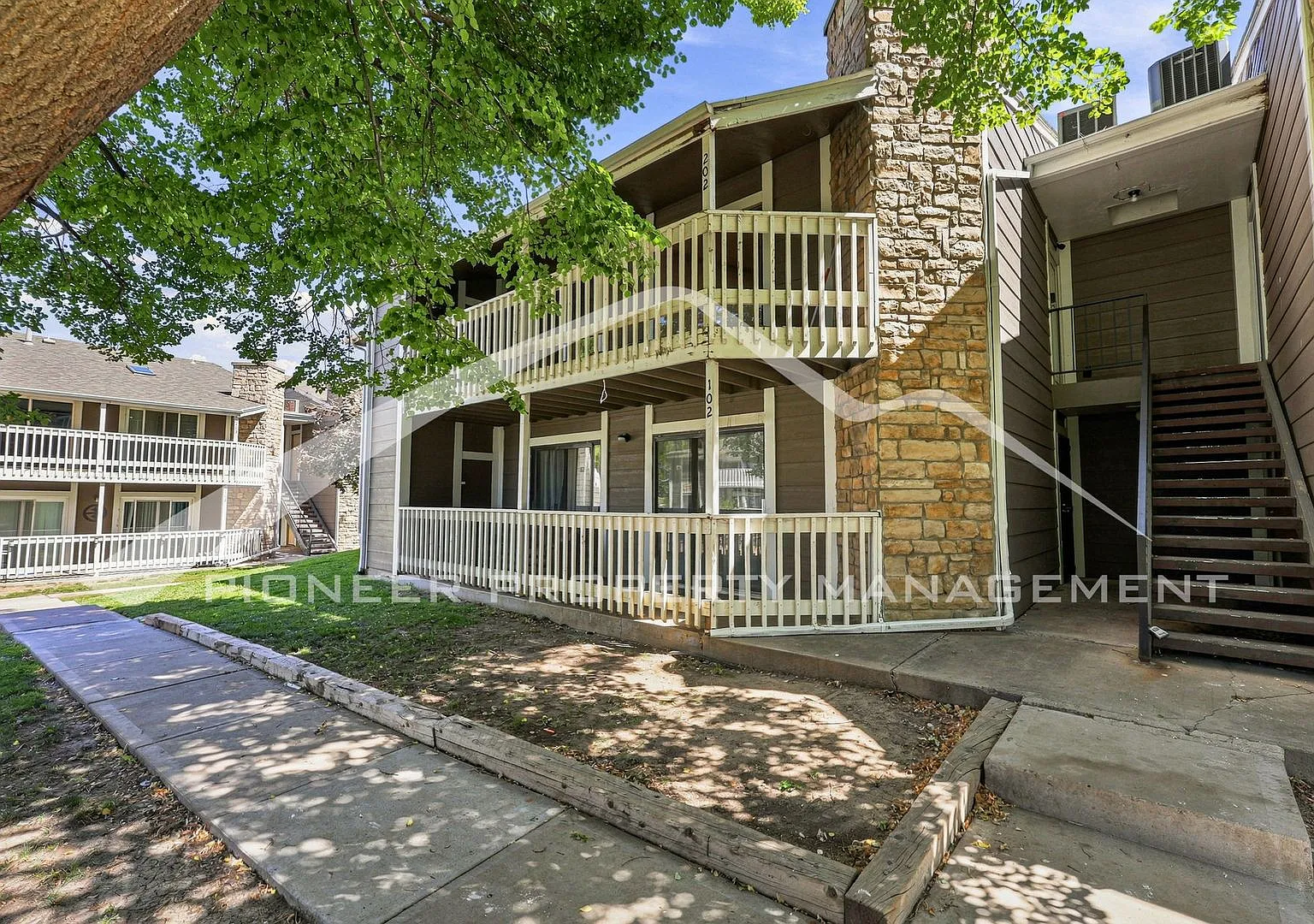 Spacious Condo with Central AC and Washer/Dryer — Photo 1