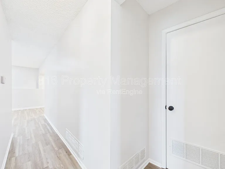 3104 Orville Ave #B — Photo 11