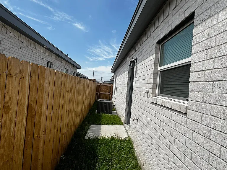 1635 Playa Dr #2 — Photo 21
