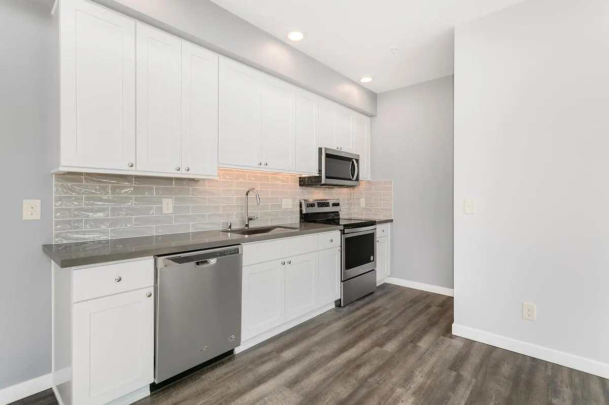 1 bed, 594 sqft, $1,675 — Photo 2