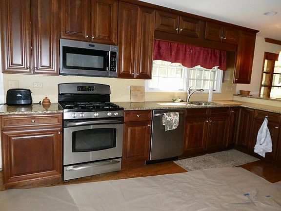 4th image of 22W761 Mulberry Ln