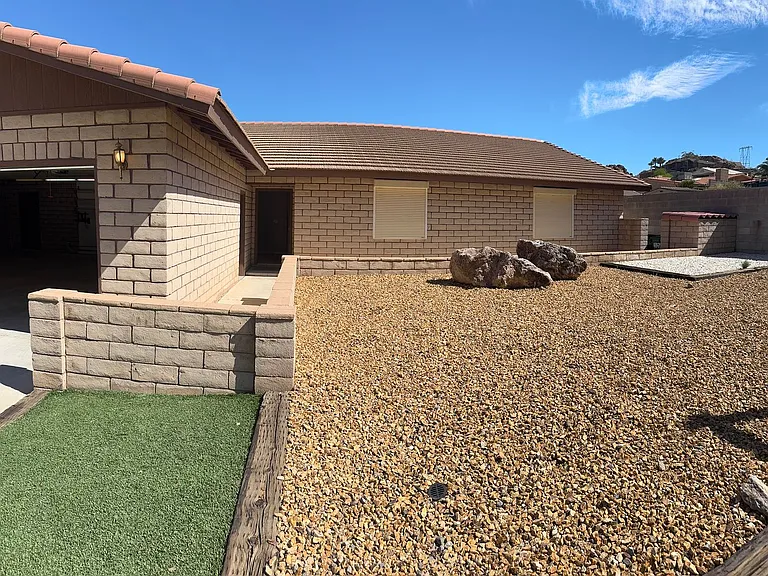 857 Robinson Ln — Photo 10
