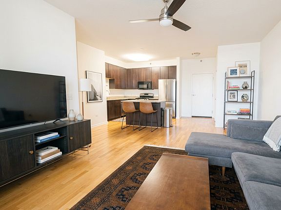 5th image of 1134 W Granville Ave APT 1117