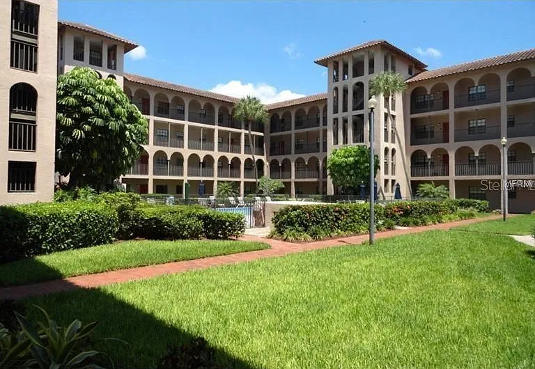 6100 Gulfport Blvd S #102 — Photo 3