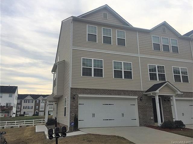 1st image of 120 Langhorne Dr