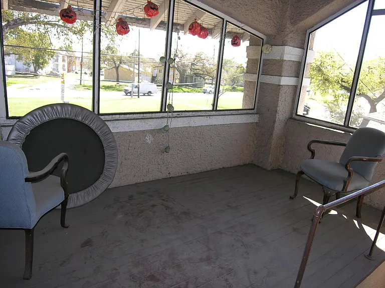 6112 S Claiborne Ave #A — Photo 2