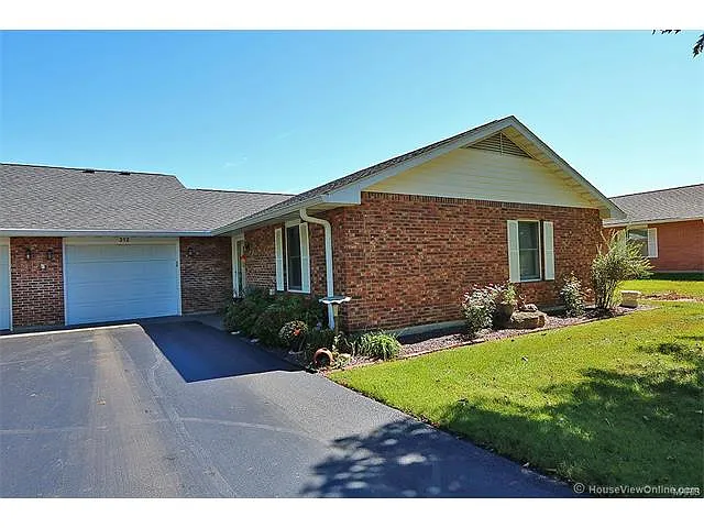 312 Vandergriff St photo 1
