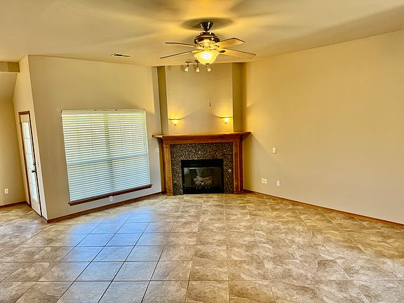 3rd image of 609 SW 160th St