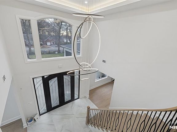 5th image of 311 N Farview Ave