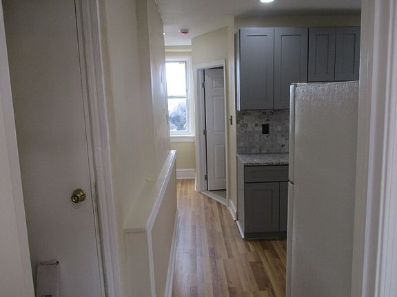 4th image of 224 S 51st St APT 3