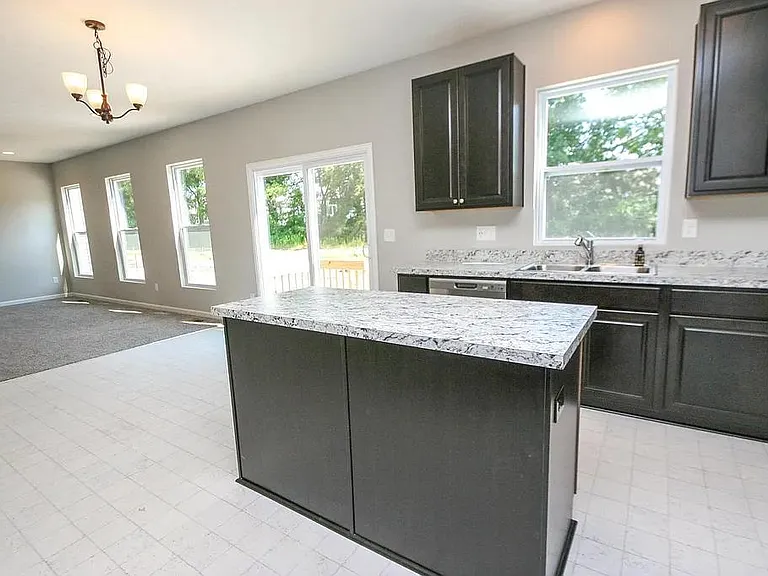 7861 Oldham Dr — Photo 3