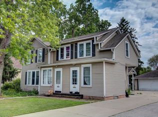 525 Summit Ave, Oconomowoc, WI 53066