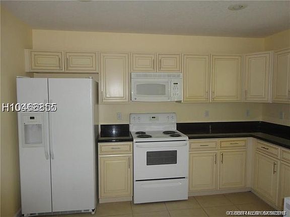 2nd image of 1009 SW 15th St
