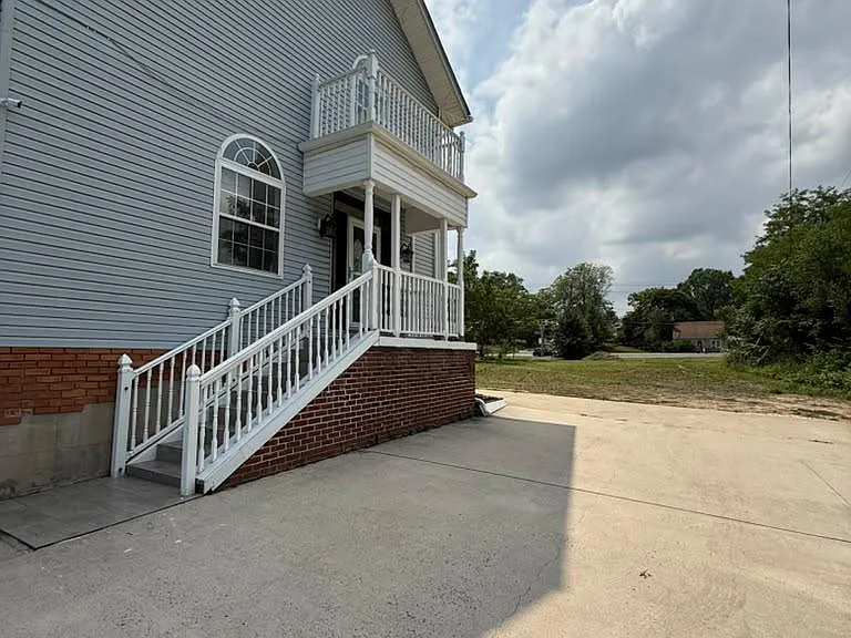 3001 Preston Ave — Photo 2
