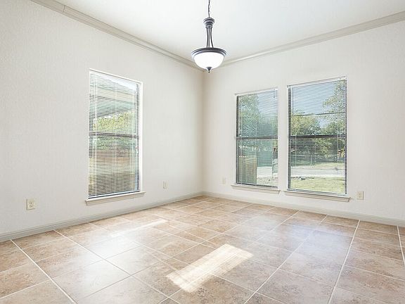 5th image of 214 Roanoke St