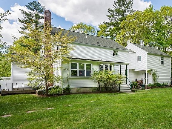 5th image of 127 Birchbark Dr