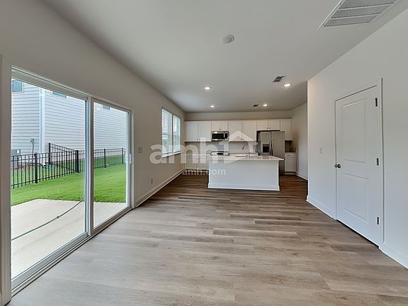 5th image of 1011 Bevington Dr