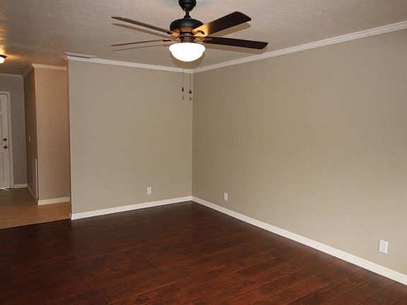 3rd image of 704 Clayton Cir