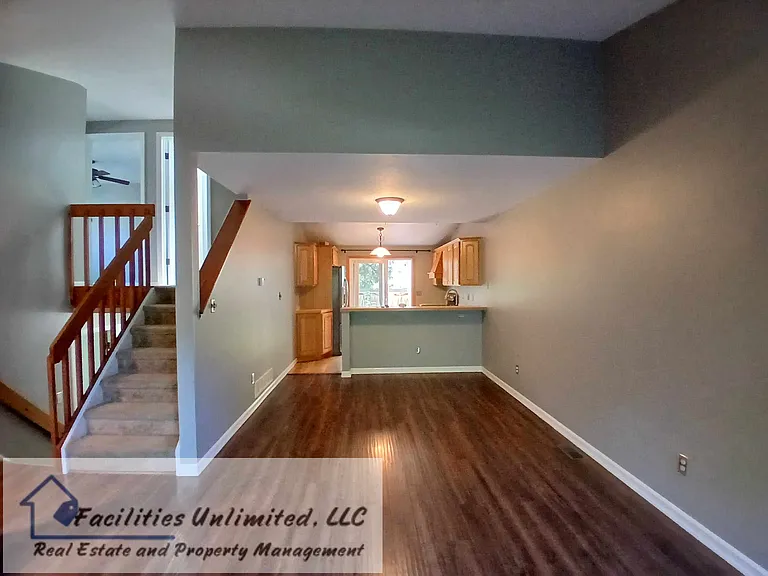 4515 Seaway Cir — Photo 2