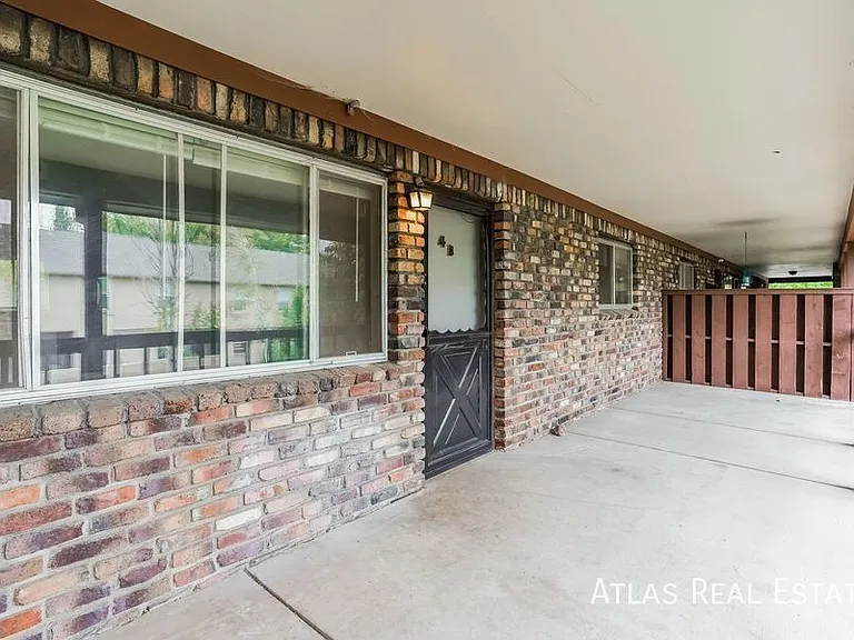 64 Newport Cir #4B — Photo 8