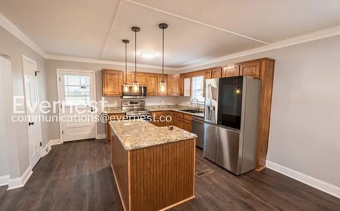 5 bed, 3.0 bath, 2200 sqft, $2,799 — Photo 4