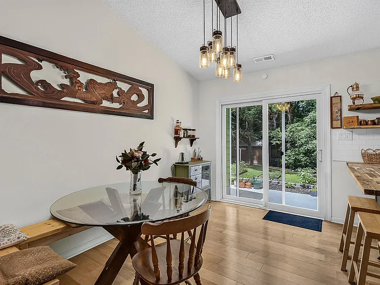 130 Falcon Crest Rd — Photo 6